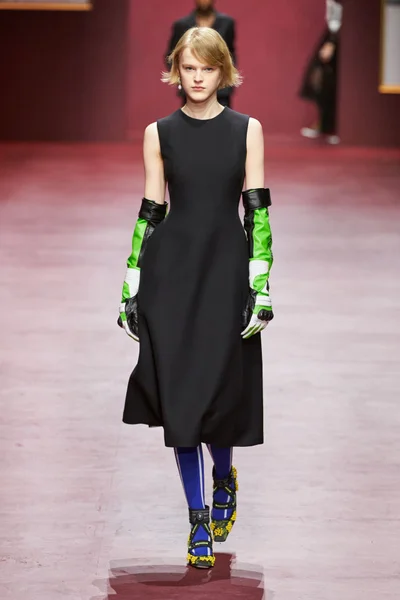 Look 3